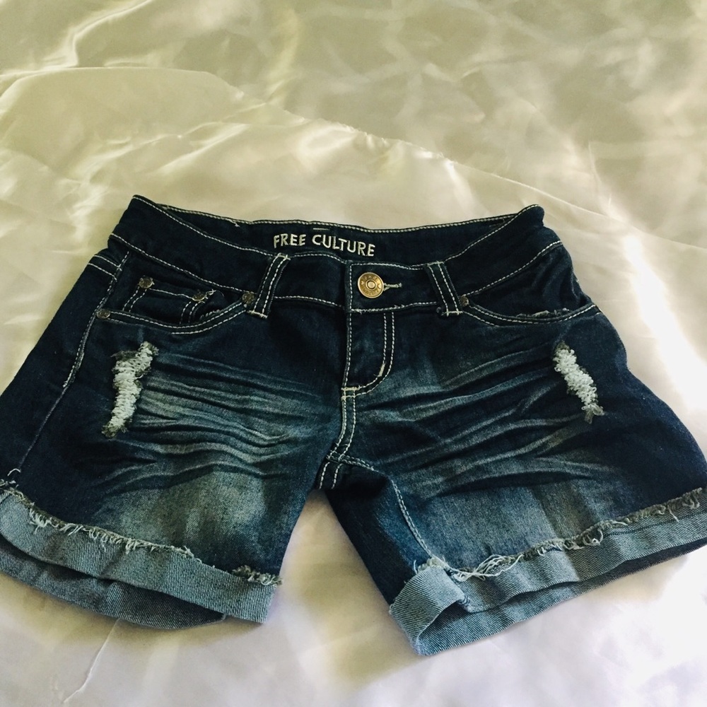 Free culture Destresed Jean Shorts Size 3